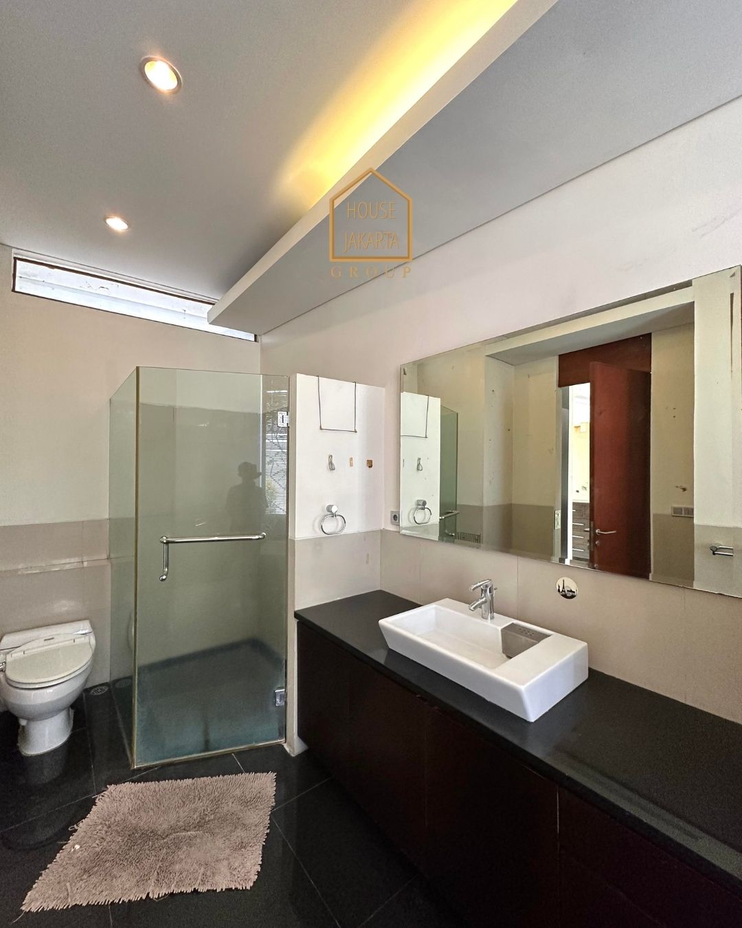 HR1582 FOR RENT: RUMAH MEWAH UNFURNISHED KEMANG DISEWAKAN.