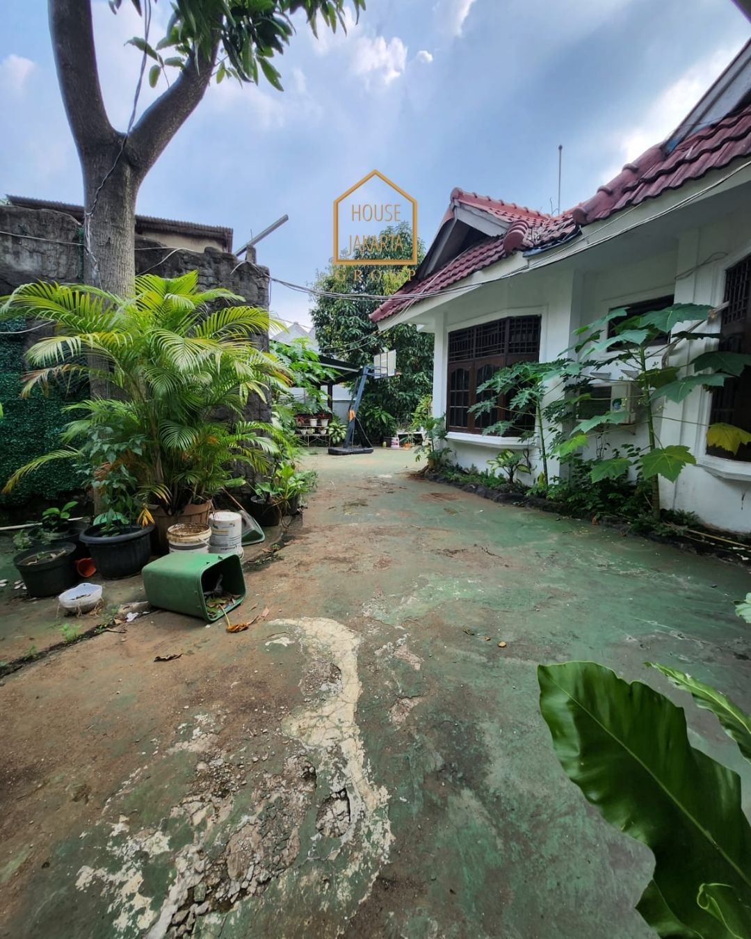 HS1583 FOR SALE: Rumah Murah Siap Huni, Parkir dan Taman Luas, CIRACAS