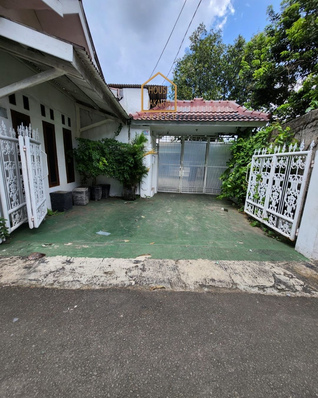 HS1583 FOR SALE: Rumah Murah Siap Huni, Parkir dan Taman Luas, CIRACAS