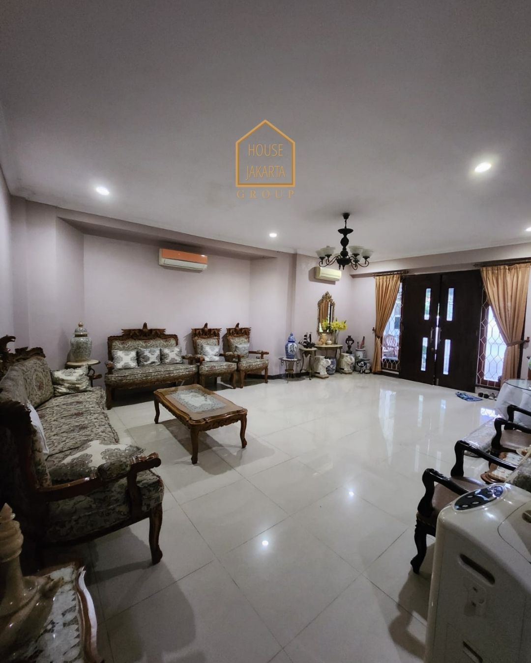 HS1583 FOR SALE: Rumah Murah Siap Huni, Parkir dan Taman Luas, CIRACAS