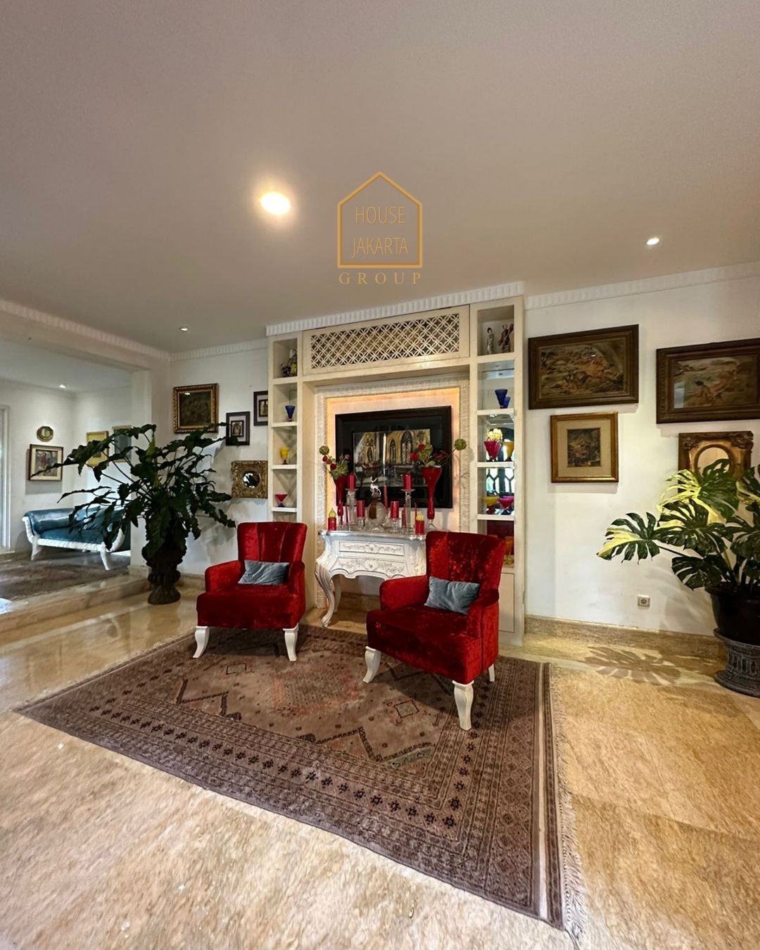 HS1585 FOR SALE: RAGUNAN MODERN CLASSIC HOUSE SEMI FURNISHED, PRIVATE POOL