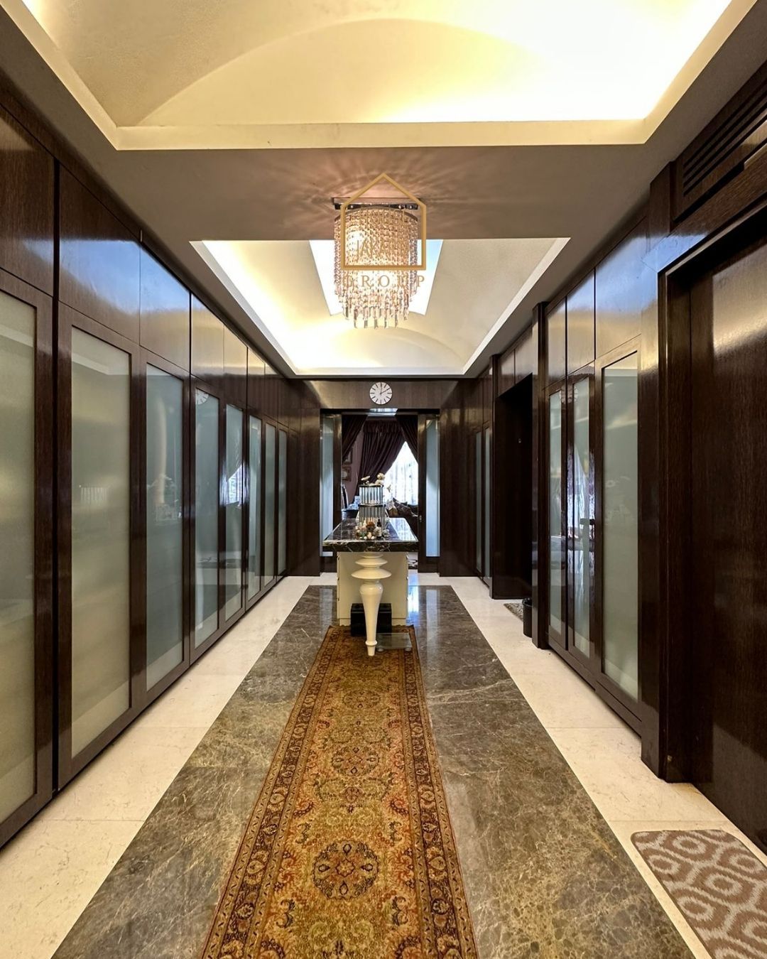 HS1585 FOR SALE: RAGUNAN MODERN CLASSIC HOUSE SEMI FURNISHED, PRIVATE POOL