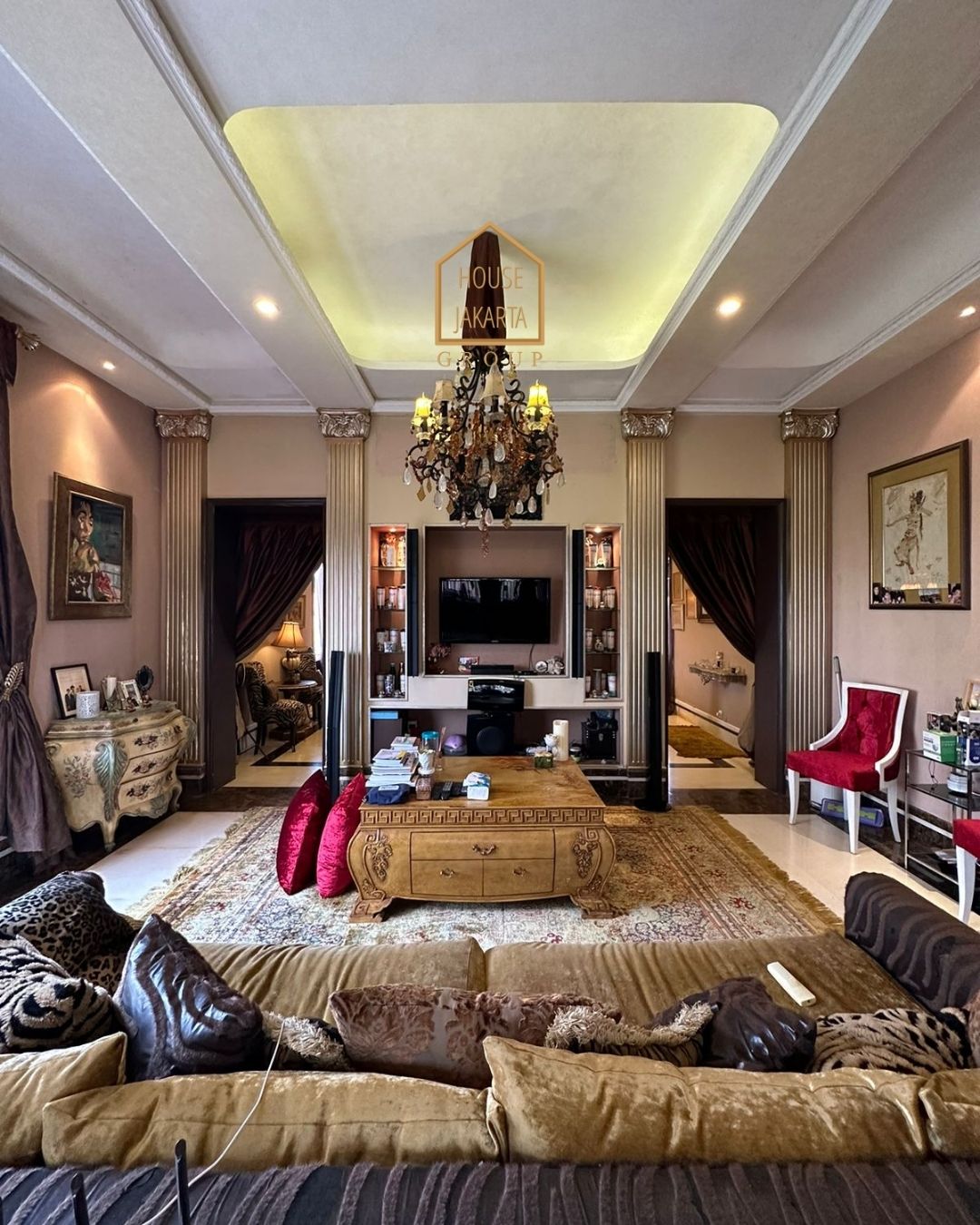 HS1585 FOR SALE: RAGUNAN MODERN CLASSIC HOUSE SEMI FURNISHED, PRIVATE POOL