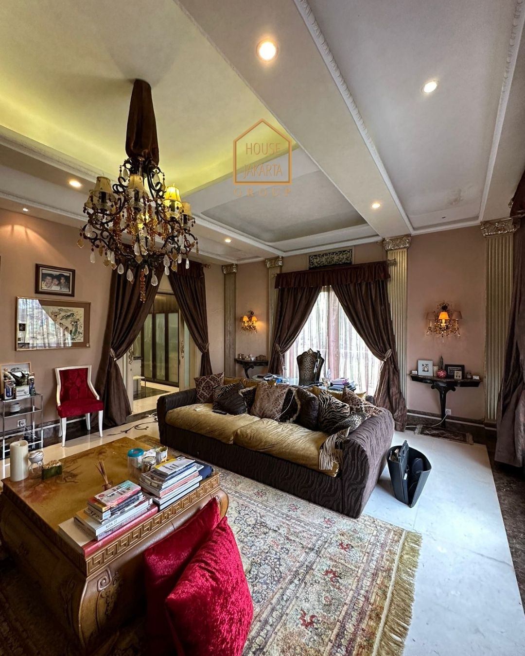 HS1585 FOR SALE: RAGUNAN MODERN CLASSIC HOUSE SEMI FURNISHED, PRIVATE POOL