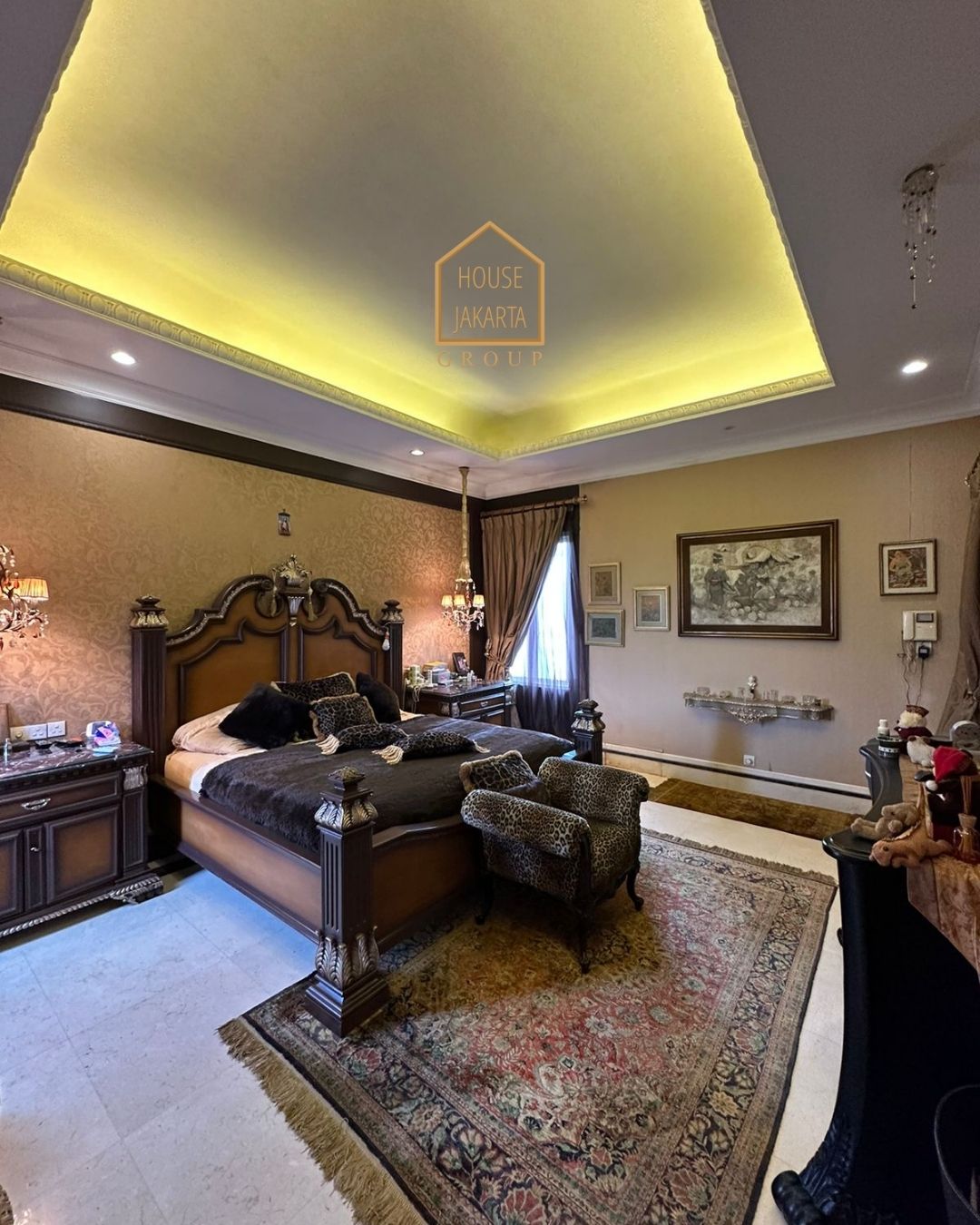 HS1585 FOR SALE: RAGUNAN MODERN CLASSIC HOUSE SEMI FURNISHED, PRIVATE POOL