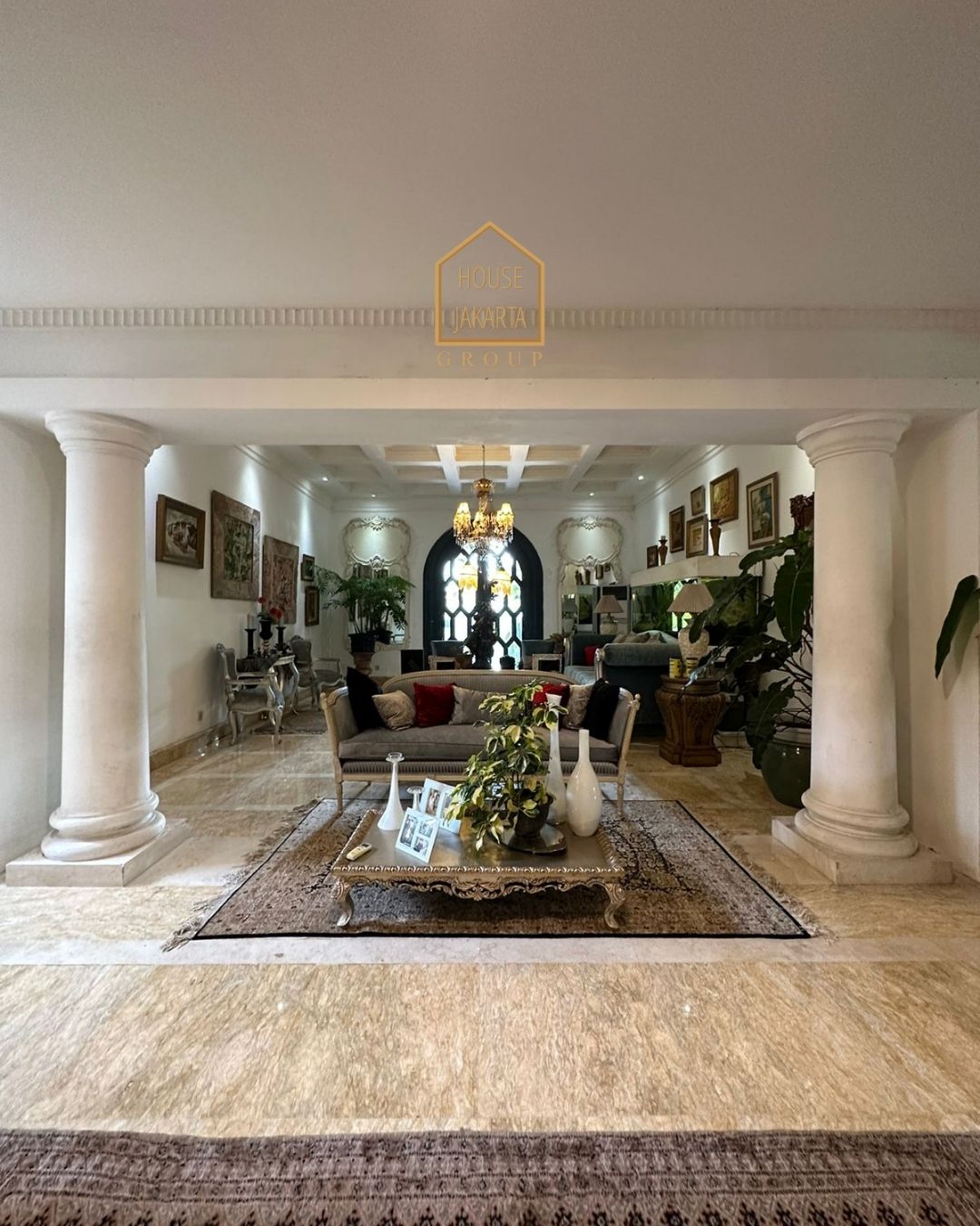 HS1585 FOR SALE: RAGUNAN MODERN CLASSIC HOUSE SEMI FURNISHED, PRIVATE POOL