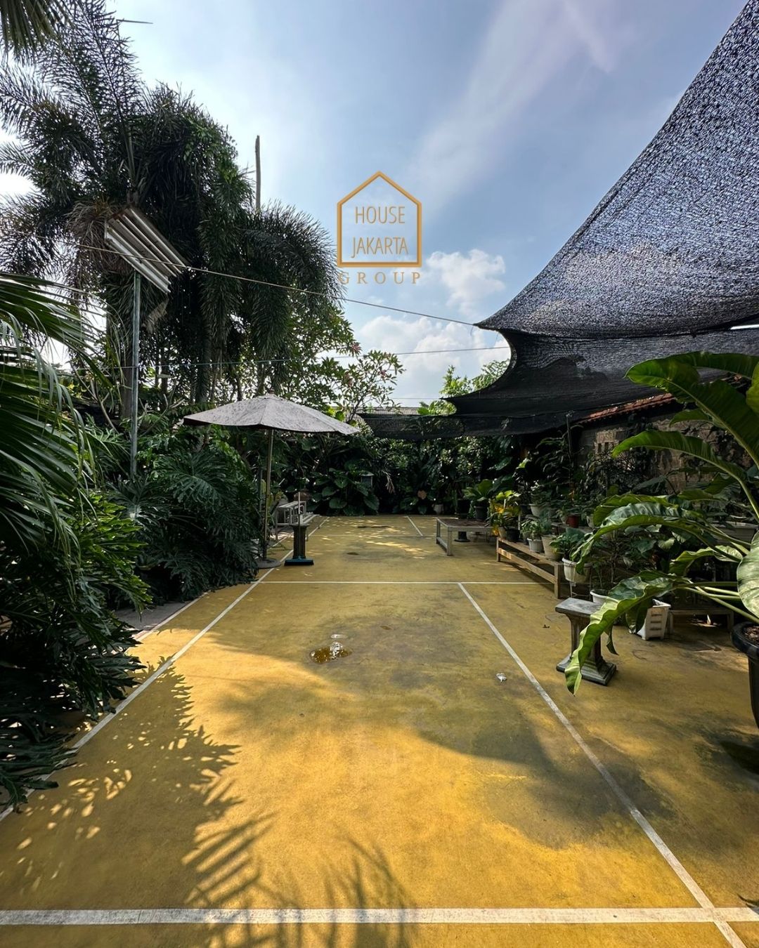 HS1585 FOR SALE: RAGUNAN MODERN CLASSIC HOUSE SEMI FURNISHED, PRIVATE POOL