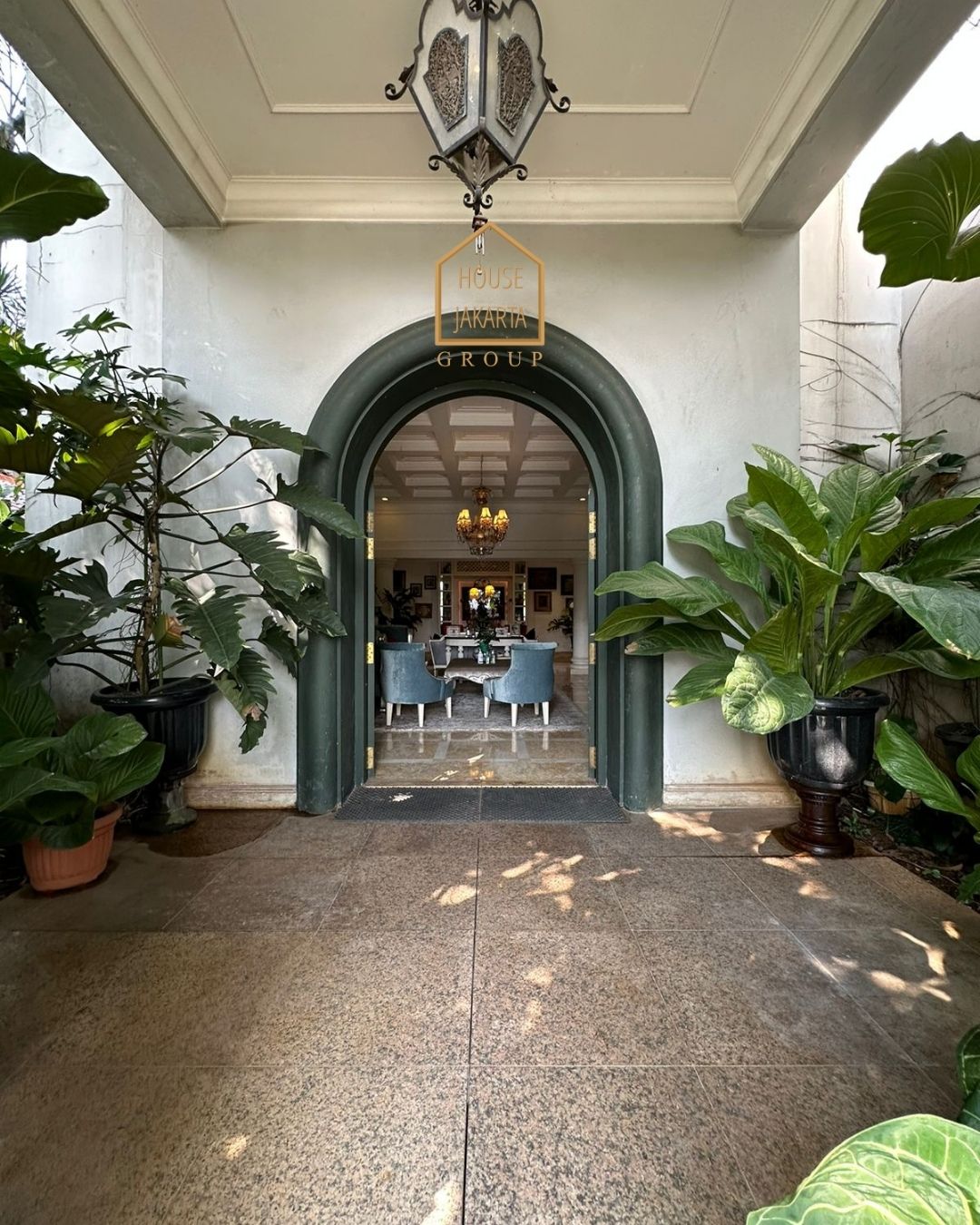 HS1585 FOR SALE: RAGUNAN MODERN CLASSIC HOUSE SEMI FURNISHED, PRIVATE POOL