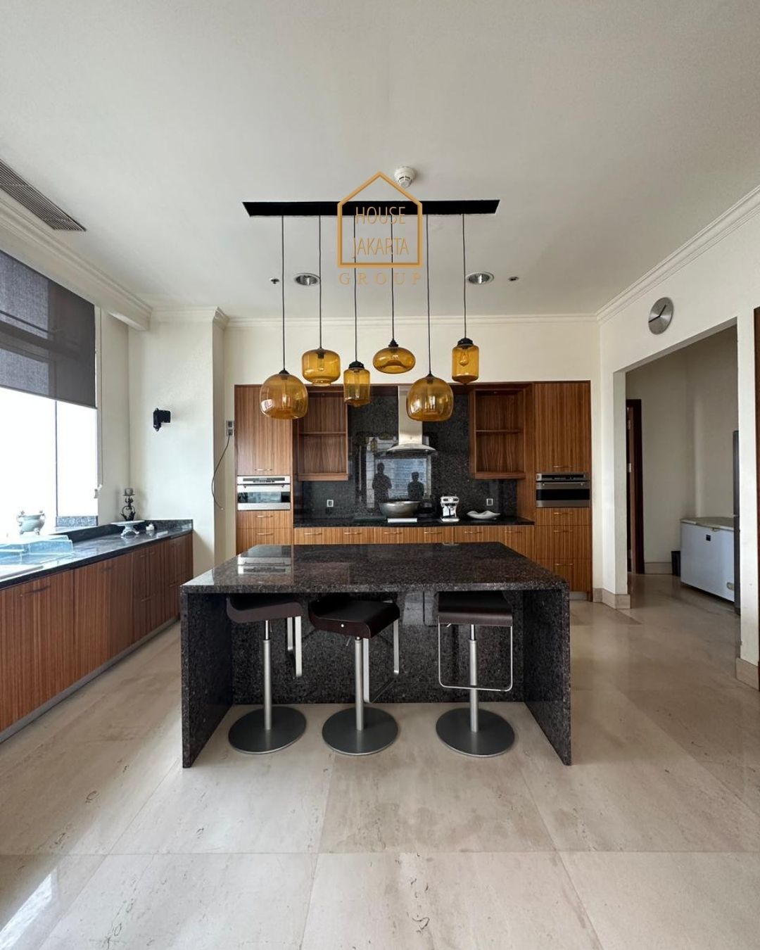 AS1586 FOR SALE:  PACIFIC PLACE -SCBD RARE UNIT, SIZE 1000 sqm 4 BEDROOM