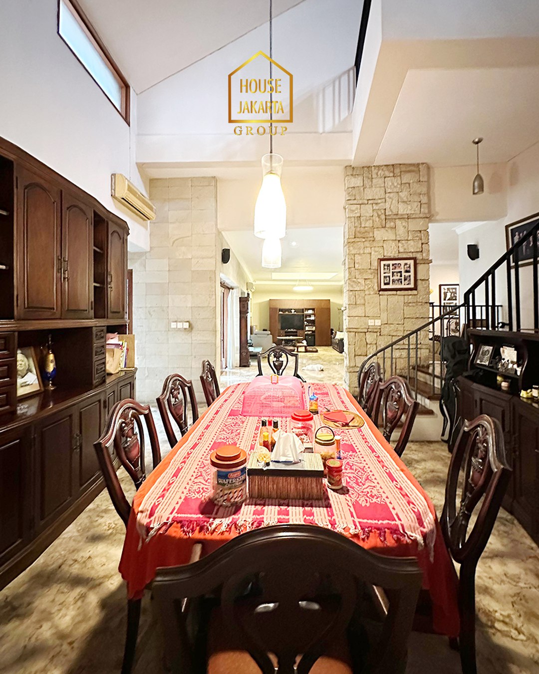 HS1587 FOR SALE: Rumah Bagus dengan Taman Luas & Pool, Lokasi Elite BRAWIJAYA AREA.