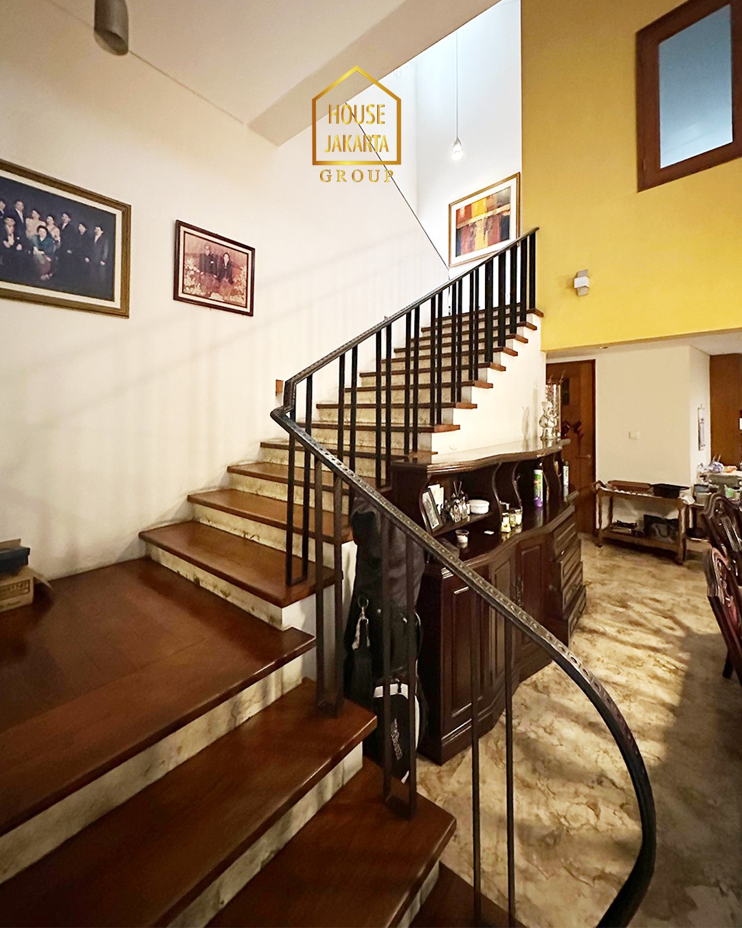 HS1587 FOR SALE: Rumah Bagus dengan Taman Luas & Pool, Lokasi Elite BRAWIJAYA AREA.