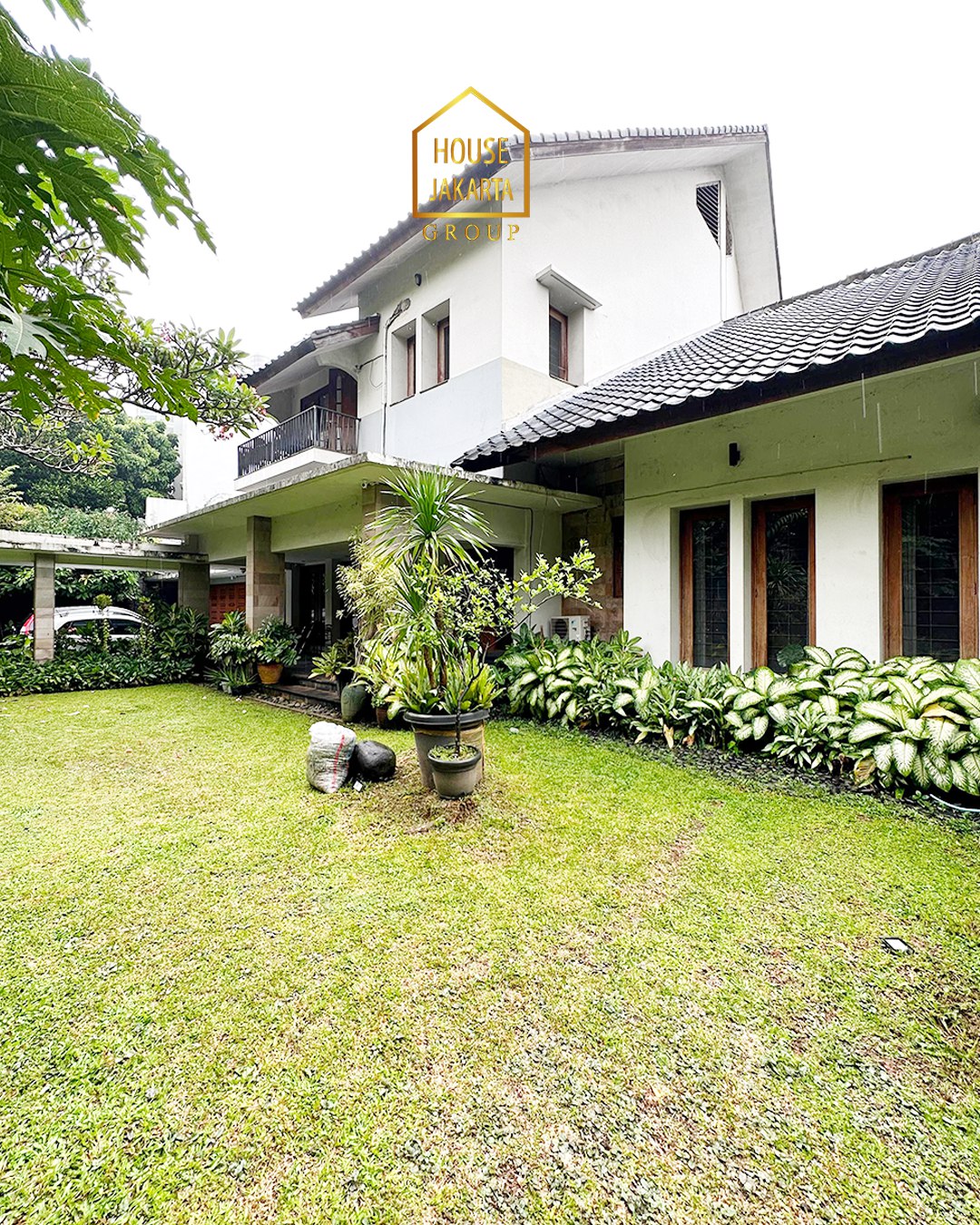 HS1587 FOR SALE: Rumah Bagus dengan Taman Luas & Pool, Lokasi Elite BRAWIJAYA AREA.