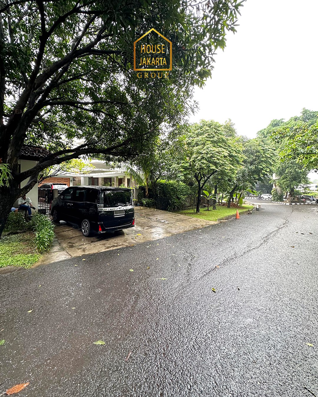 HS1587 FOR SALE: Rumah Bagus dengan Taman Luas & Pool, Lokasi Elite BRAWIJAYA AREA.