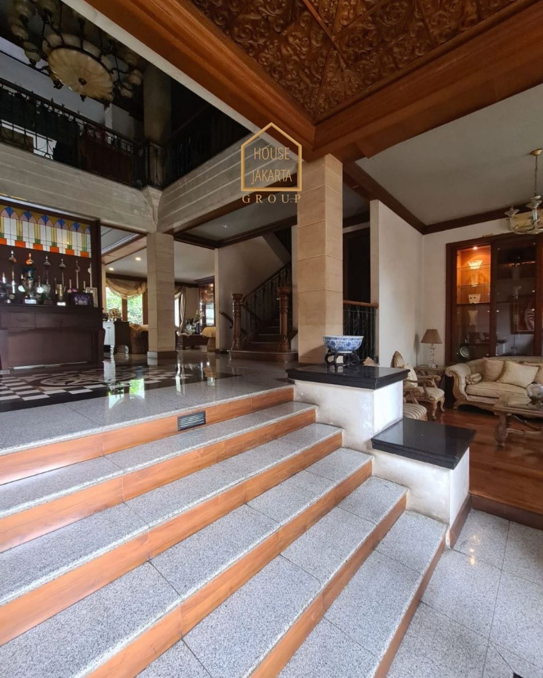 HS1590 FOR SALE: EUROPIAN CLASSICAL HOUSE PONDOK INDAH  