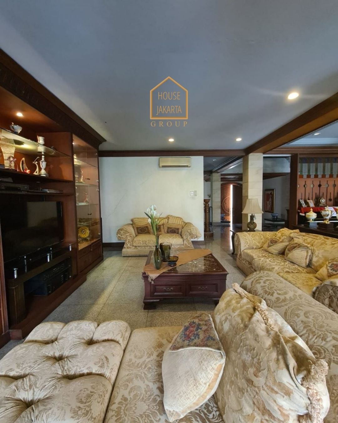 HS1590 FOR SALE: EUROPIAN CLASSICAL HOUSE PONDOK INDAH  