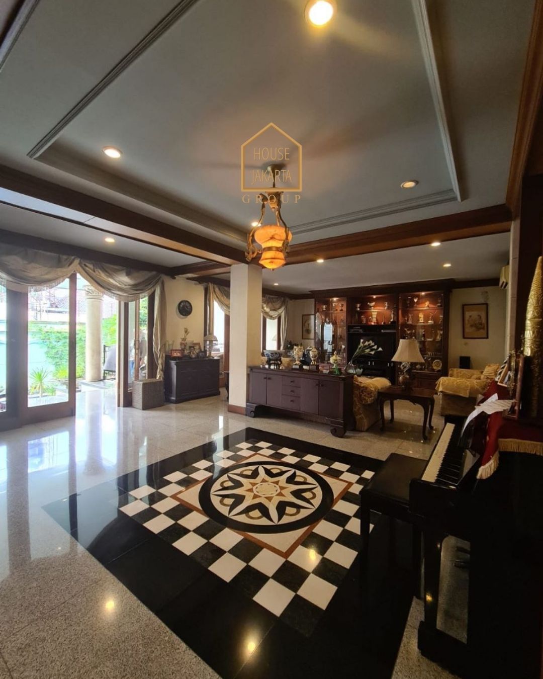 HS1590 FOR SALE: EUROPIAN CLASSICAL HOUSE PONDOK INDAH  