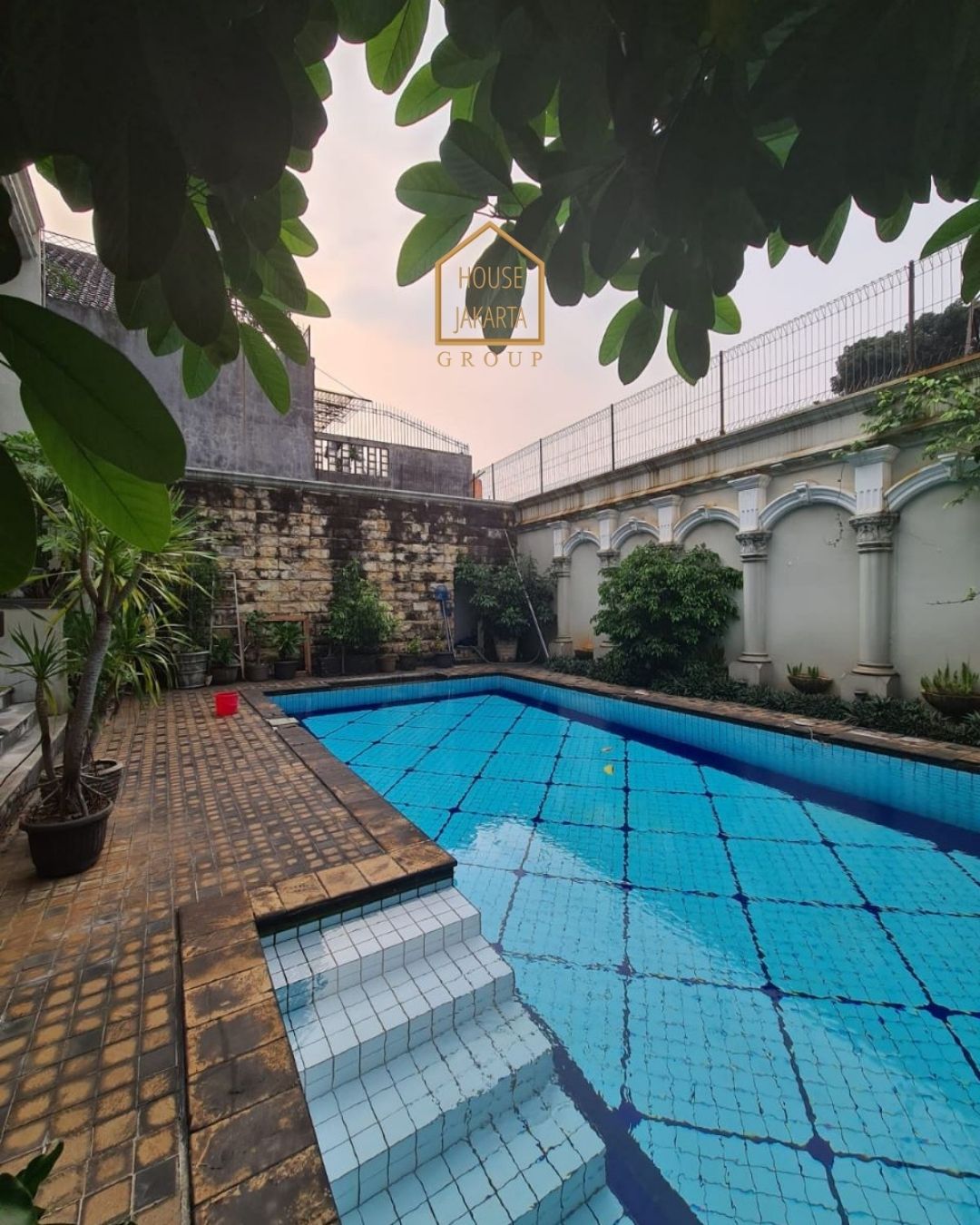 HS1590 FOR SALE: EUROPIAN CLASSICAL HOUSE PONDOK INDAH  