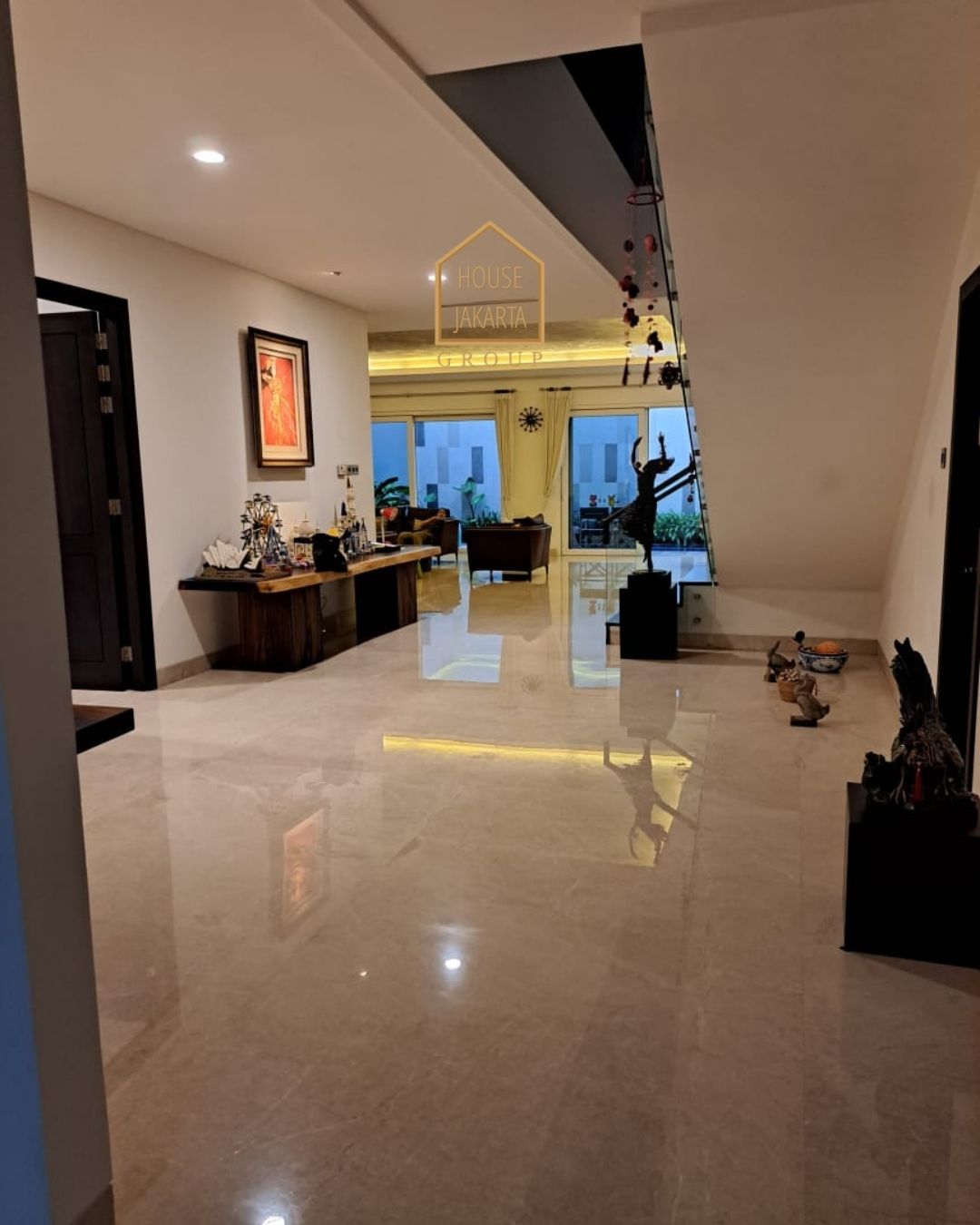 HS1593 FOR SALE: Rumah 2 Lantai Siap Huni, Ada Pool, Lingkungan Elite dan Asri, PONDOK INDAH