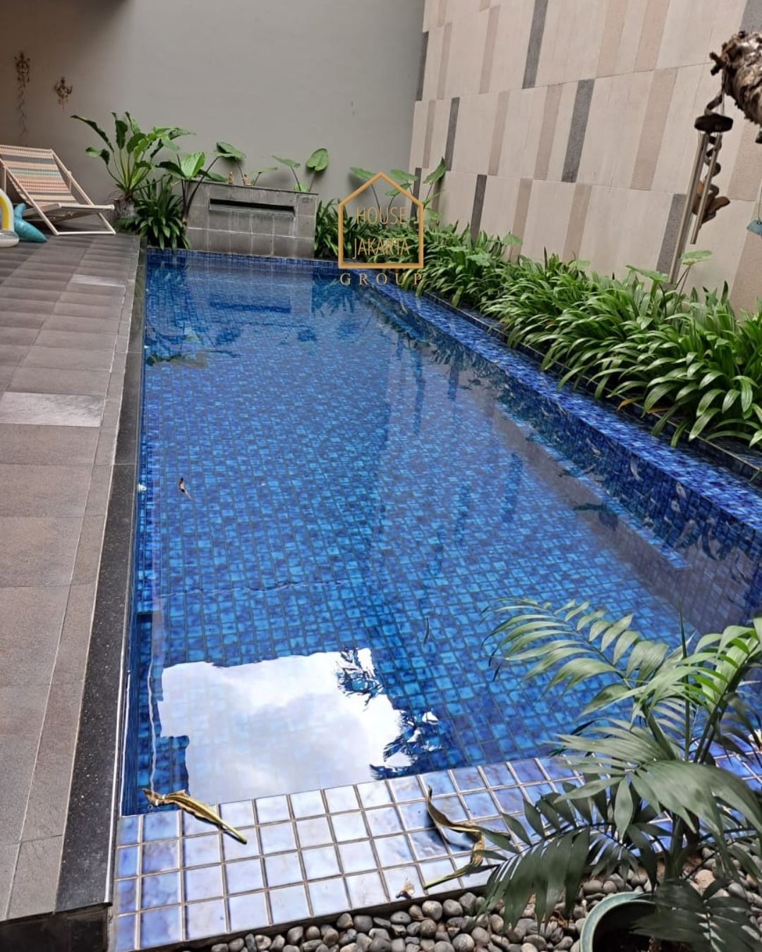 HS1593 FOR SALE: Rumah 2 Lantai Siap Huni, Ada Pool, Lingkungan Elite dan Asri, PONDOK INDAH