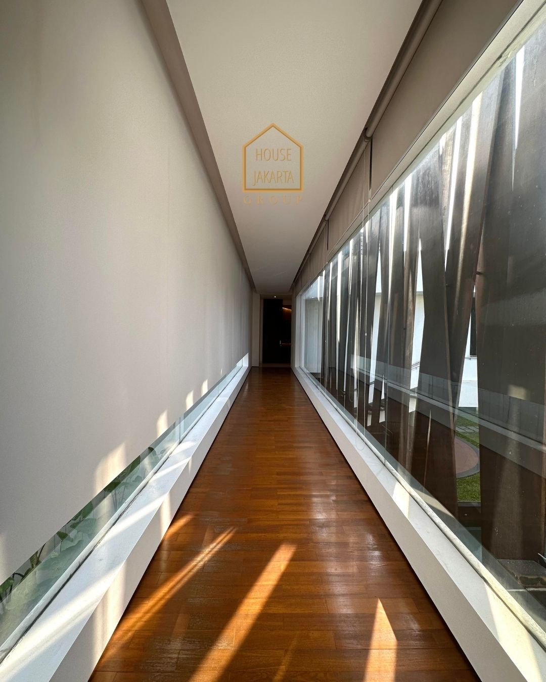 HS1595 FOR SALE/FOR RENT: TURUN HARGA!!! Rumah Mewah Bergaya Modern Tropical Karya Andra Matin Area MENTENG.