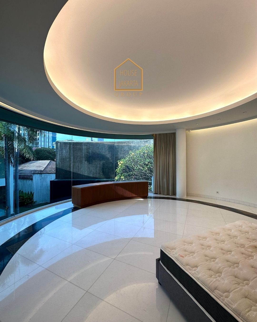 HS1595 FOR SALE/FOR RENT: TURUN HARGA!!! Rumah Mewah Bergaya Modern Tropical Karya Andra Matin Area MENTENG.