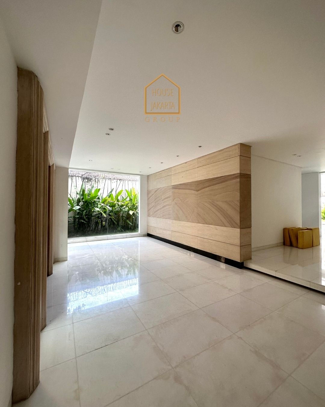 HS1595 FOR SALE/FOR RENT: TURUN HARGA!!! Rumah Mewah Bergaya Modern Tropical Karya Andra Matin Area MENTENG.
