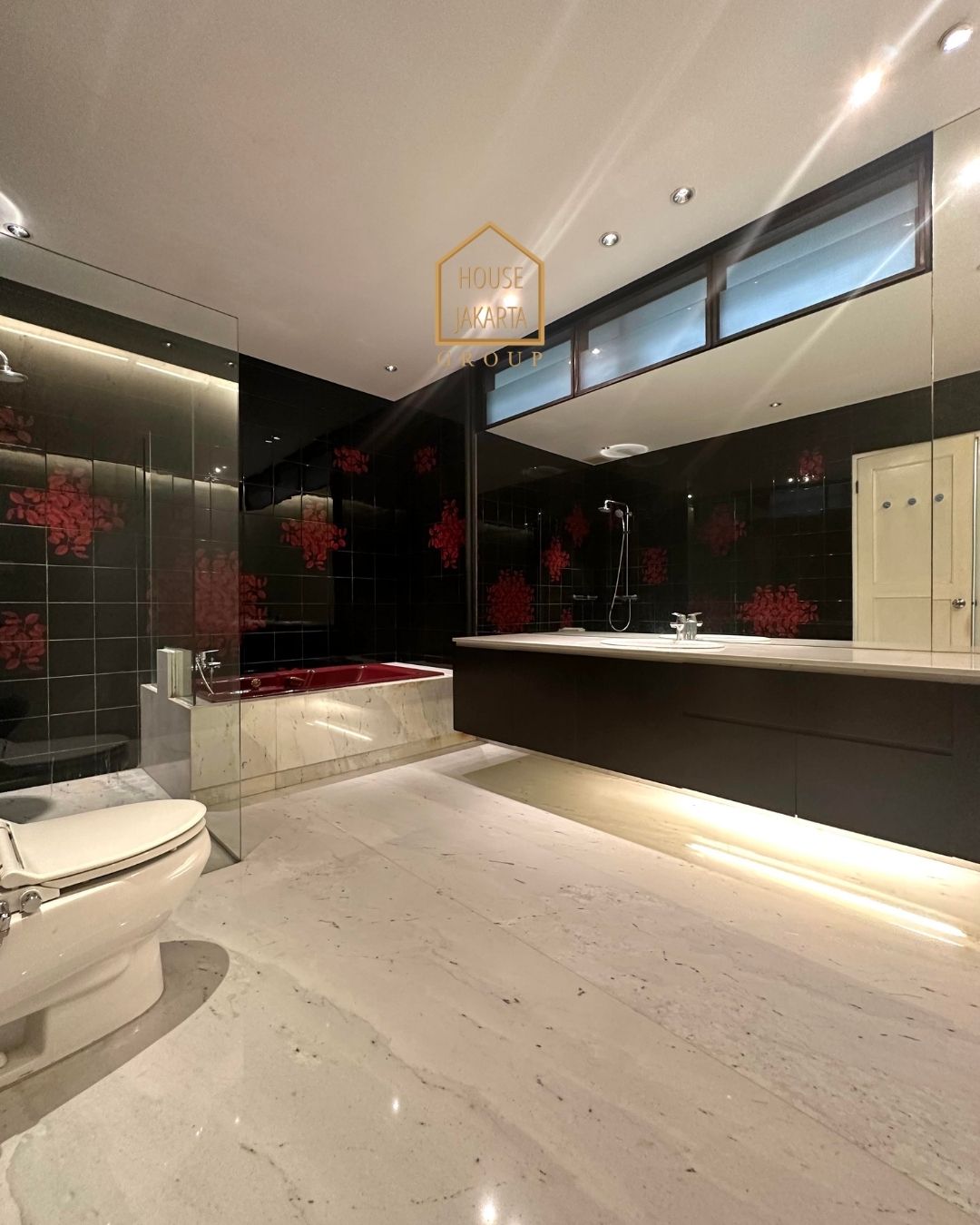 HS1595 FOR SALE/FOR RENT: TURUN HARGA!!! Rumah Mewah Bergaya Modern Tropical Karya Andra Matin Area MENTENG.