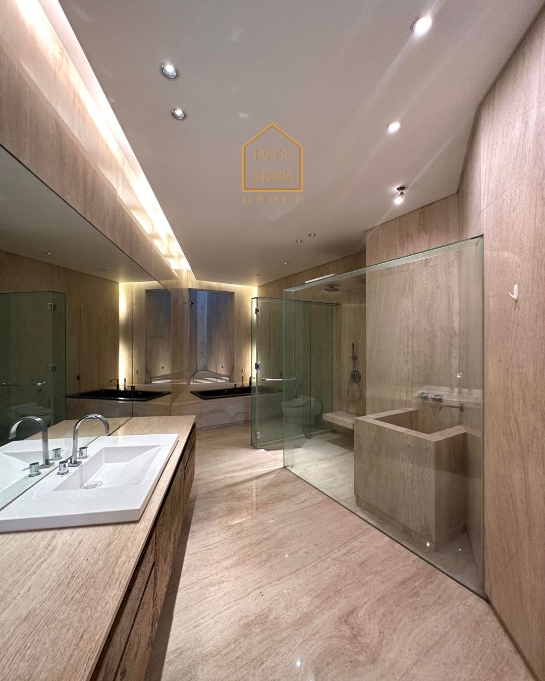 HS1595 FOR SALE/FOR RENT: TURUN HARGA!!! Rumah Mewah Bergaya Modern Tropical Karya Andra Matin Area MENTENG.