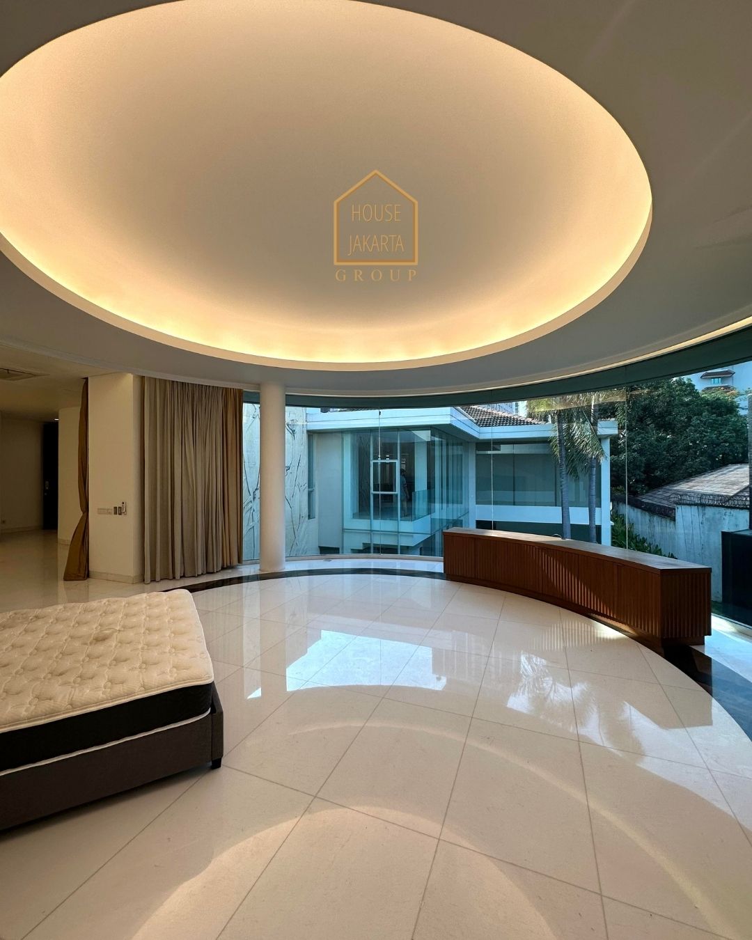 HS1595 FOR SALE/FOR RENT: TURUN HARGA!!! Rumah Mewah Bergaya Modern Tropical Karya Andra Matin Area MENTENG.