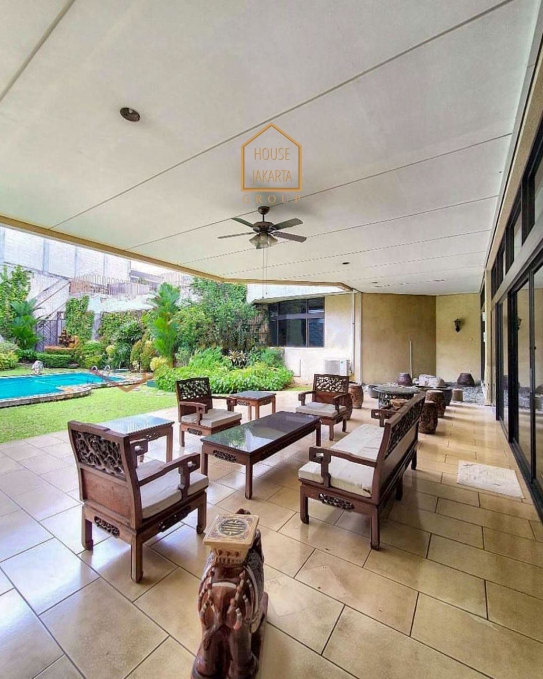 HS1598 FOR SALE: RUMAH DENGAN TANAH LUAS, BANGUNAN BESAR DI AREA PREMIUM, PRIVATE POOL -  MENTENG