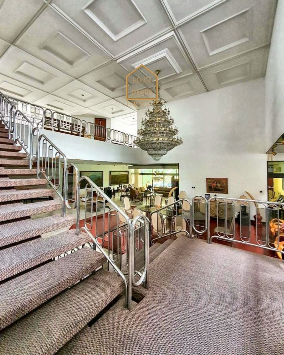 HS1598 FOR SALE: RUMAH DENGAN TANAH LUAS, BANGUNAN BESAR DI AREA PREMIUM, PRIVATE POOL -  MENTENG