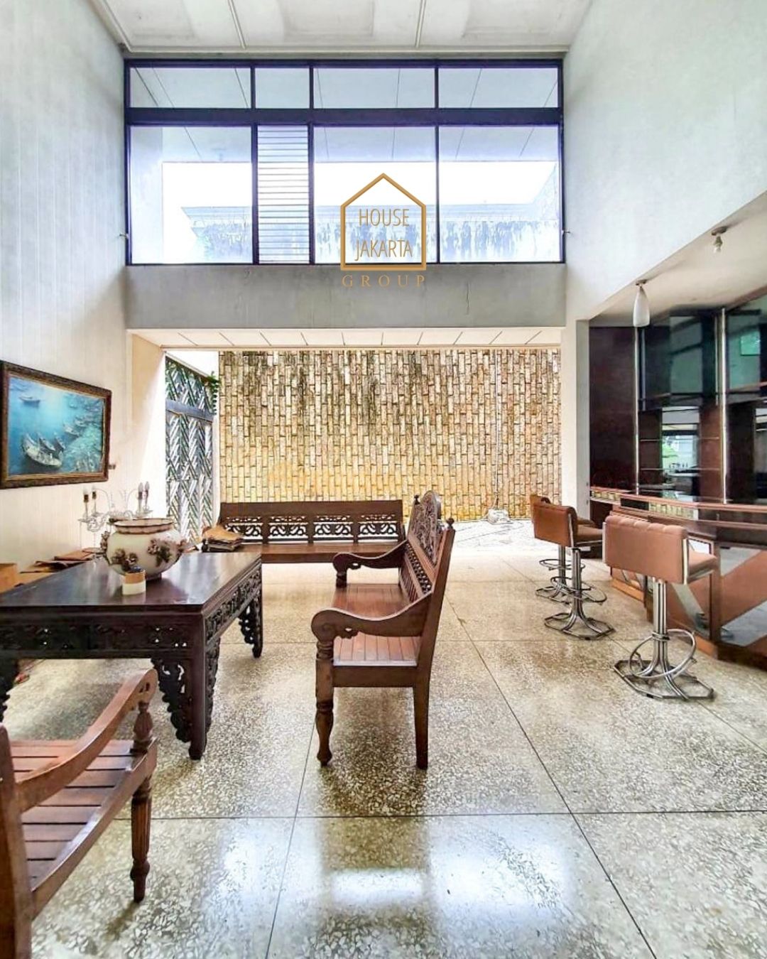 HS1598 FOR SALE: RUMAH DENGAN TANAH LUAS, BANGUNAN BESAR DI AREA PREMIUM, PRIVATE POOL -  MENTENG