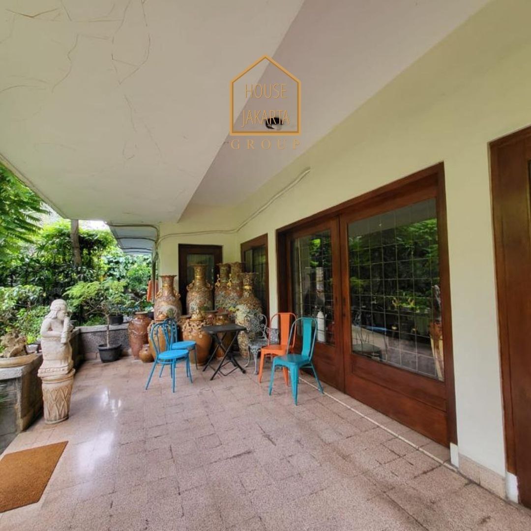 HS1599 FOR SALE: JARANG ADA!! Rumah 1 Lantai Siap Huni, Halaman Luas, Dekat Senopati SCBD, KEBAYORAN BARU.