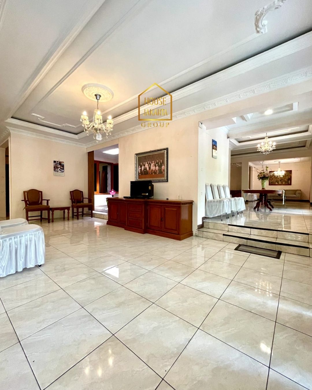 HS1600 FOR SALE: Rumah Bagus 2 Lantai, Lokasi Tenang dan Strategis, KEBAYORAN BARU - JAKARTA SELATAN