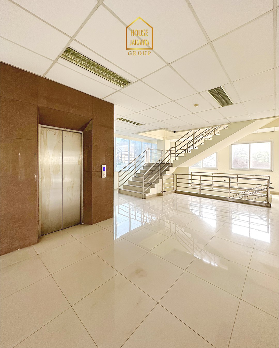 OS1601 FOR SALE/RENT: Gedung Kantor 6,5 Lantai, Siap Huni, Parkir 32 Mobil, MENTENG