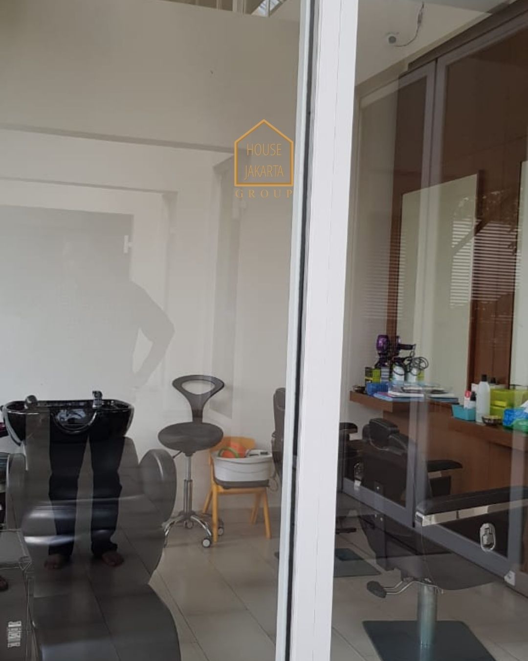 HS1604 FOR SALE: Rumah Mewah 3 Lantai Ada Pool dan Home Theater, Lokasi Elite di CILANDAK (Belakang Citos).