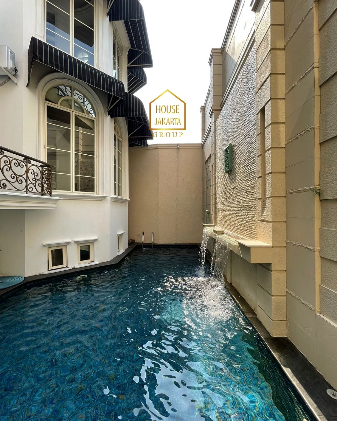 HS1605  Luxurious Modern Classic House, Premium Area, WIDYA CHANDRA