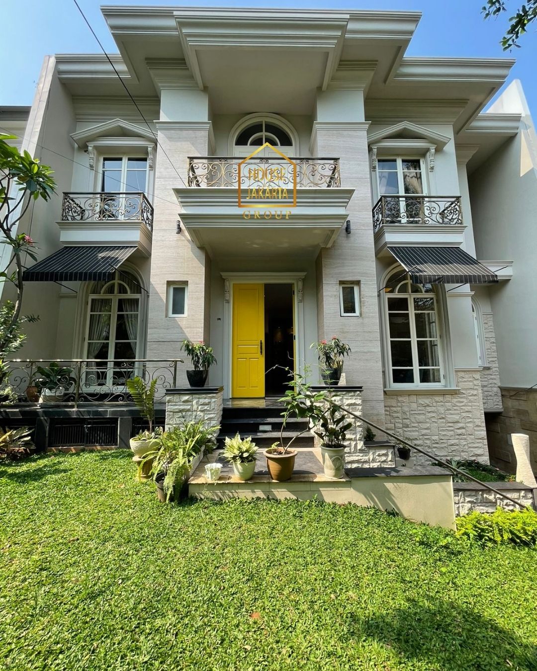 HS1605  Luxurious Modern Classic House, Premium Area, WIDYA CHANDRA