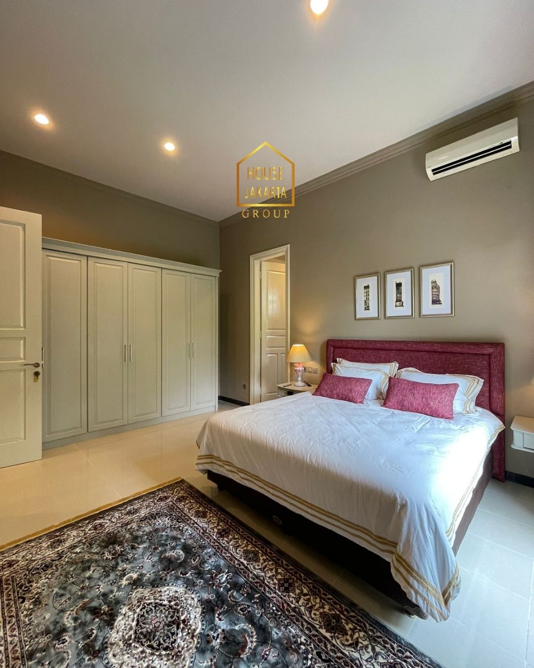 HS1605  Luxurious Modern Classic House, Premium Area, WIDYA CHANDRA