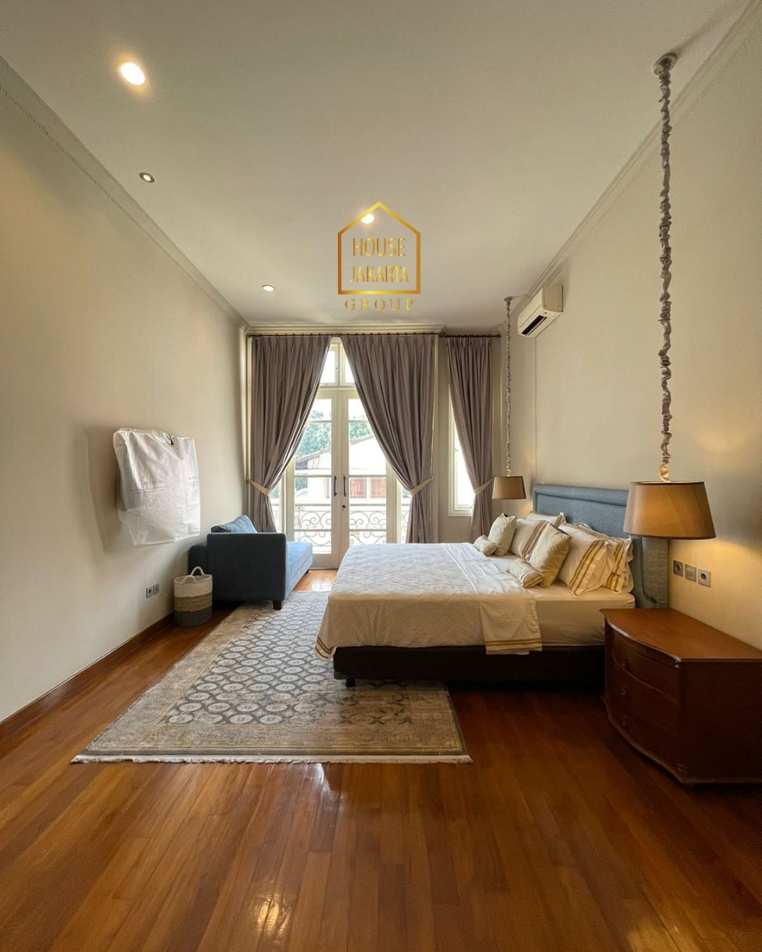 HS1605  Luxurious Modern Classic House, Premium Area, WIDYA CHANDRA