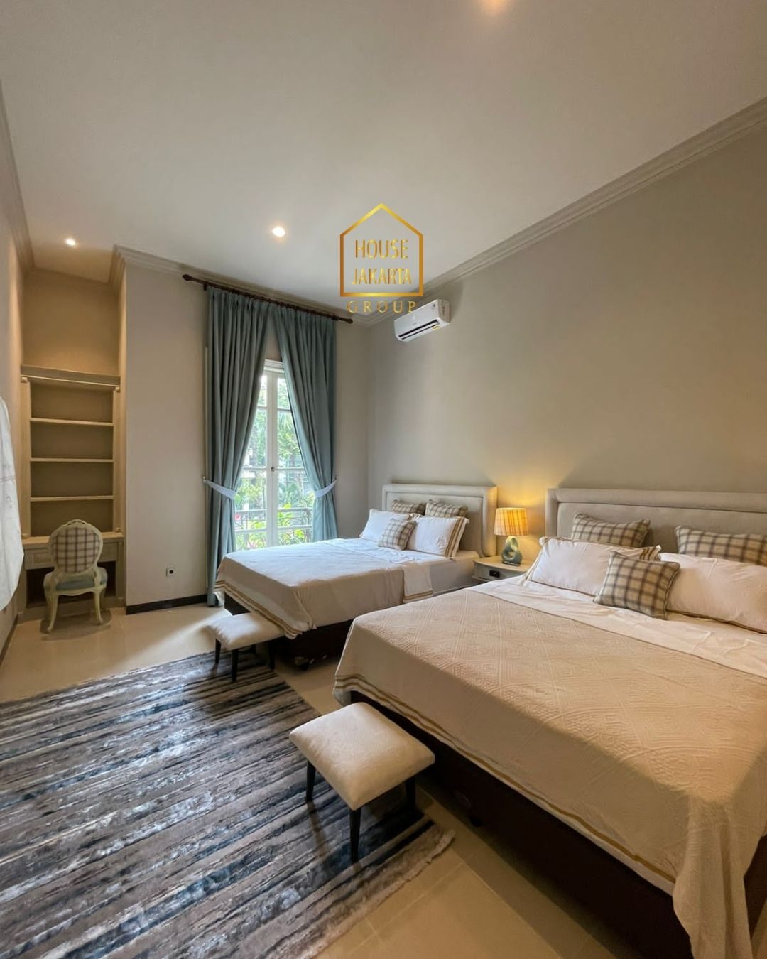 HS1605  Luxurious Modern Classic House, Premium Area, WIDYA CHANDRA