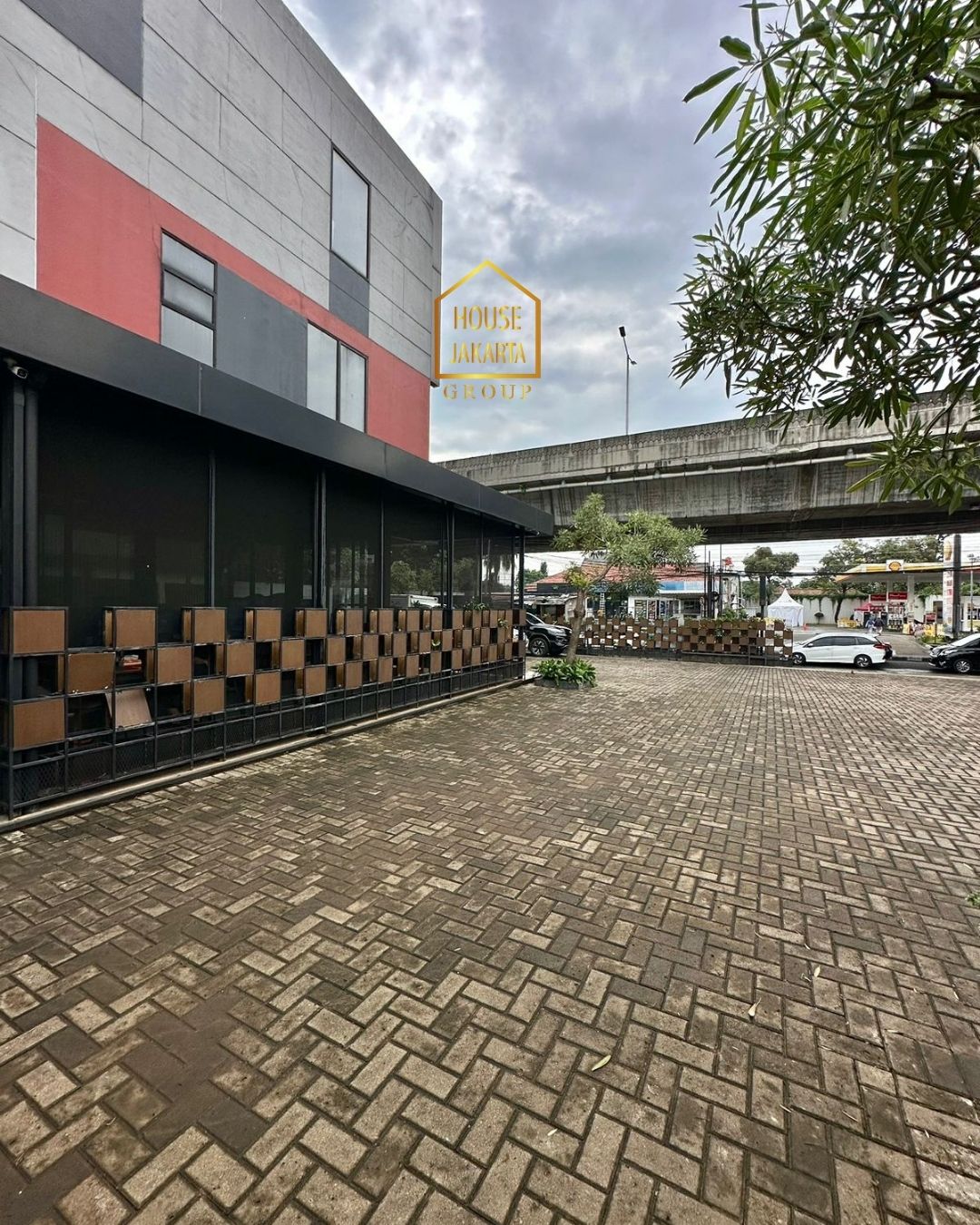 CS1606 Bangunan Komersil Pinggir Jalan Raya, ANTASARI RAYA