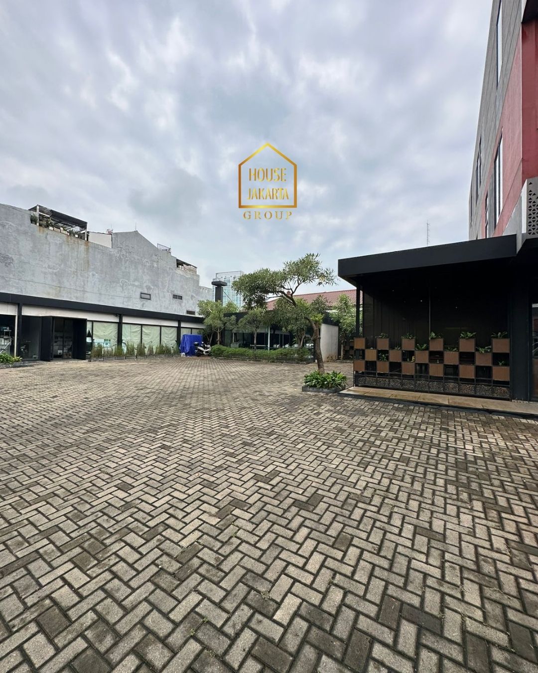 CS1606 Bangunan Komersil Pinggir Jalan Raya, ANTASARI RAYA