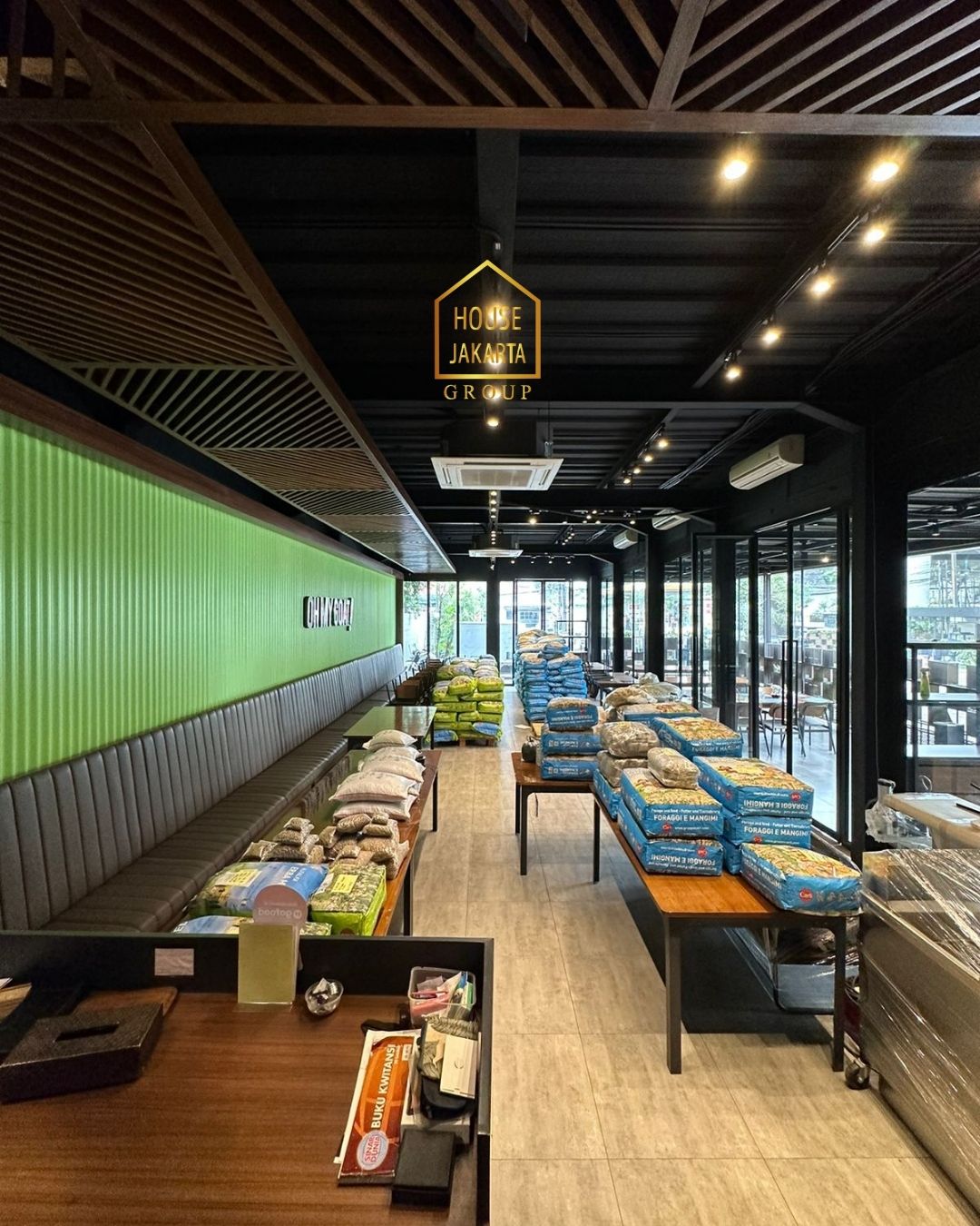 CS1606 Bangunan Komersil Pinggir Jalan Raya, ANTASARI RAYA