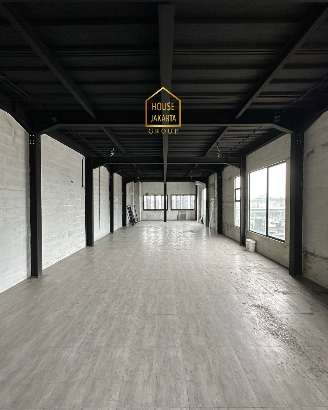 CS1606 Bangunan Komersil Pinggir Jalan Raya, ANTASARI RAYA