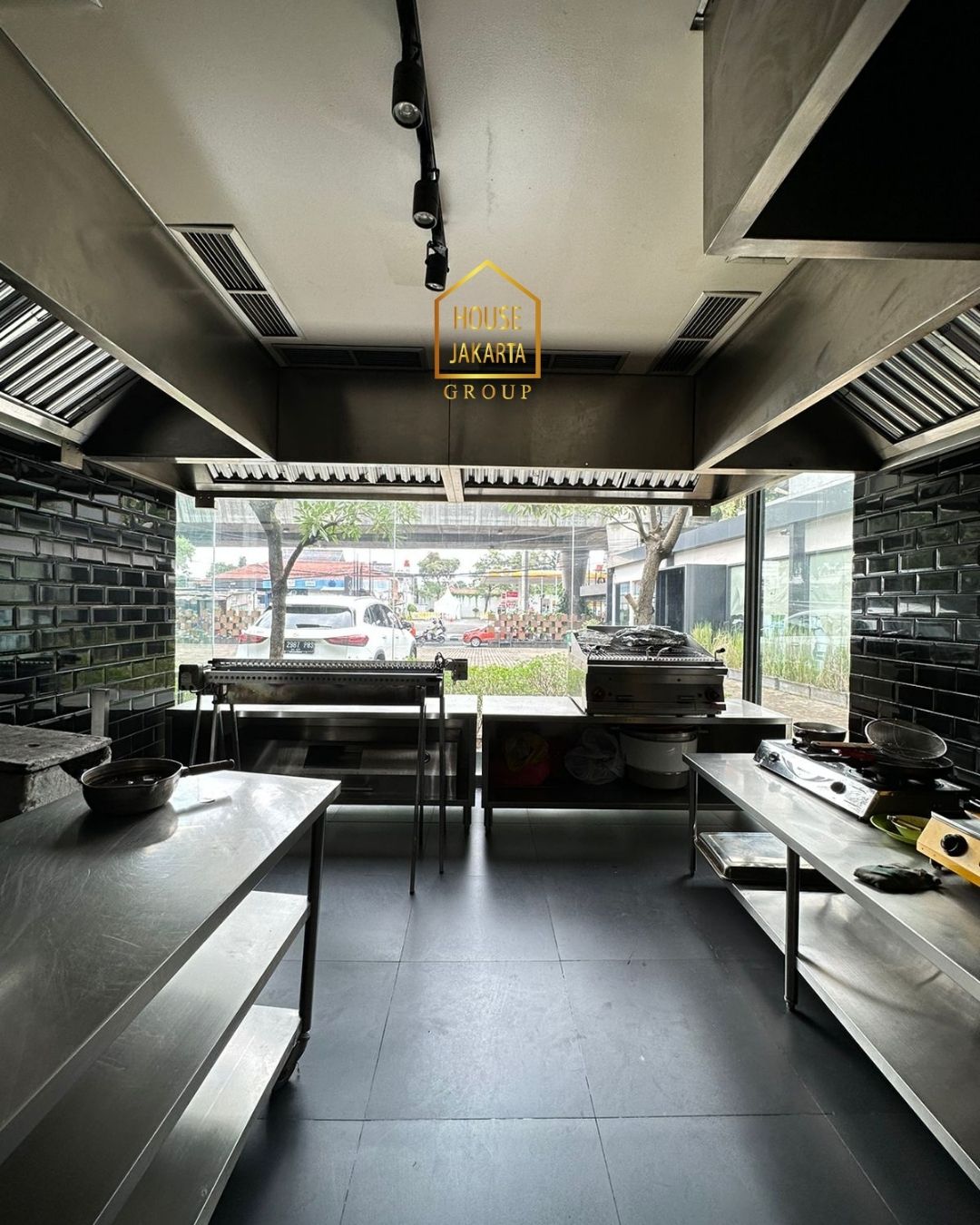 CS1606 Bangunan Komersil Pinggir Jalan Raya, ANTASARI RAYA