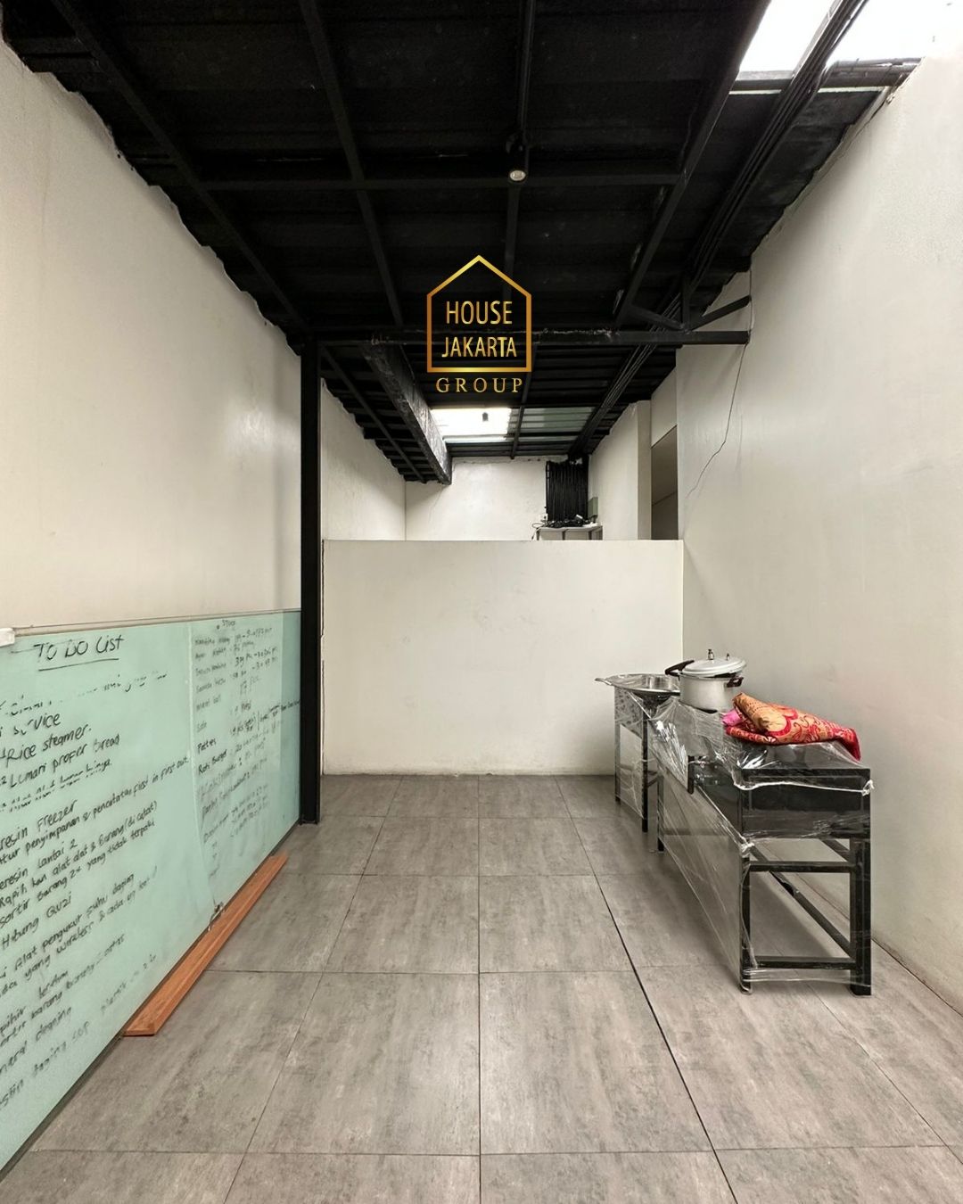 CS1606 Bangunan Komersil Pinggir Jalan Raya, ANTASARI RAYA