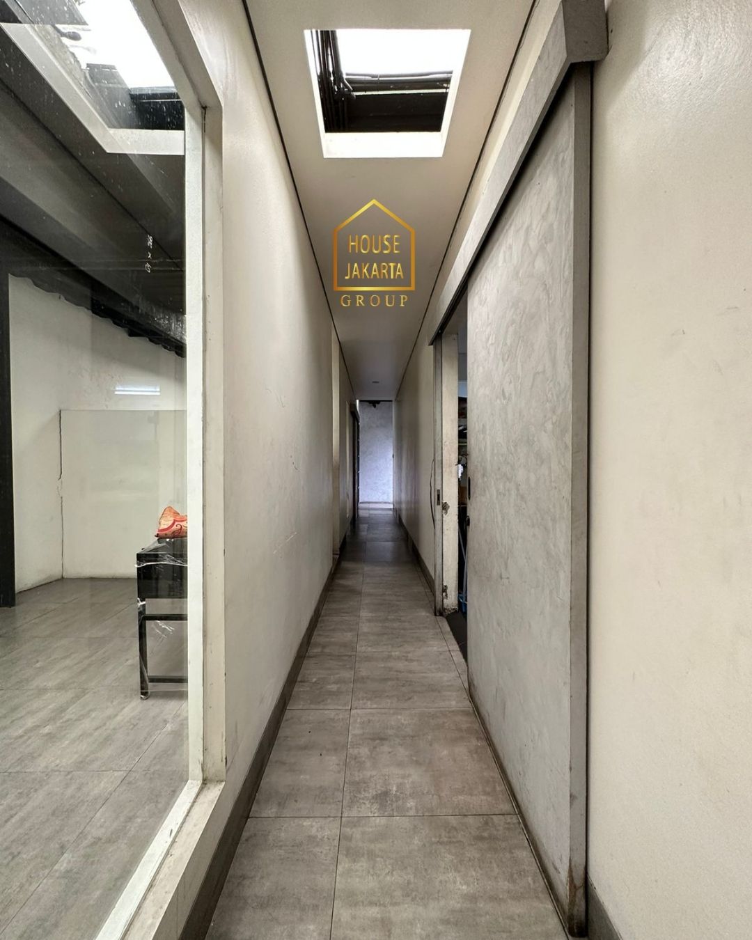 CS1606 Bangunan Komersil Pinggir Jalan Raya, ANTASARI RAYA