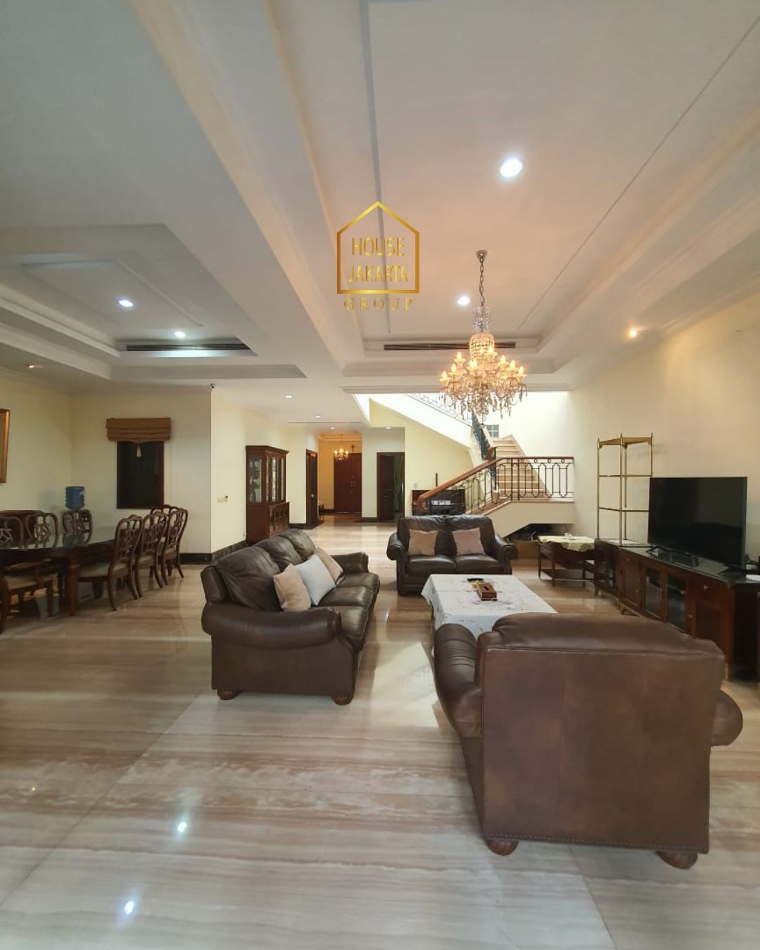 HS1608 Rumah Siap Huni MENTENG Dijual. Tanah Persegi jarang ada dikawasannya. Daerah asri dekat taman.