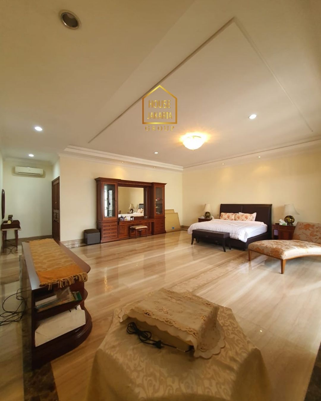 HS1608 Rumah Siap Huni MENTENG Dijual. Tanah Persegi jarang ada dikawasannya. Daerah asri dekat taman.